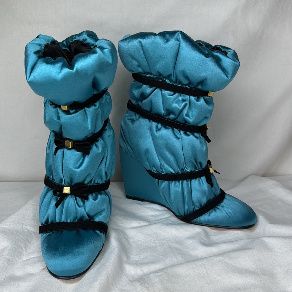 Stuart Weitzman Duvet Oceanic Jakarta Silk Boots